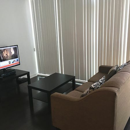 Trinity Suites - Condo On York Street 多伦多 外观 照片